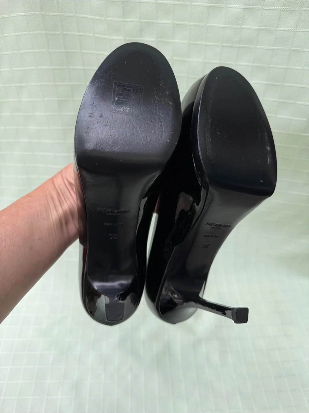 Saint Laurent Black Patent Leather Round-Toe Pumps